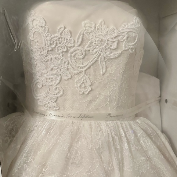 Maggie Sottero Wedding Gown Princess Ball Gown Size 2 Lace and Button Back Small - Picture 6 of 7